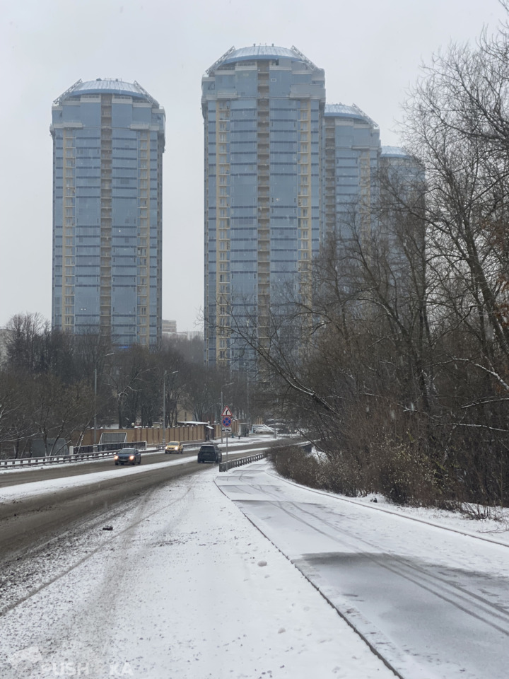 Продаётся  гараж 12.1 кв.м.  за 2 300 000 руб 