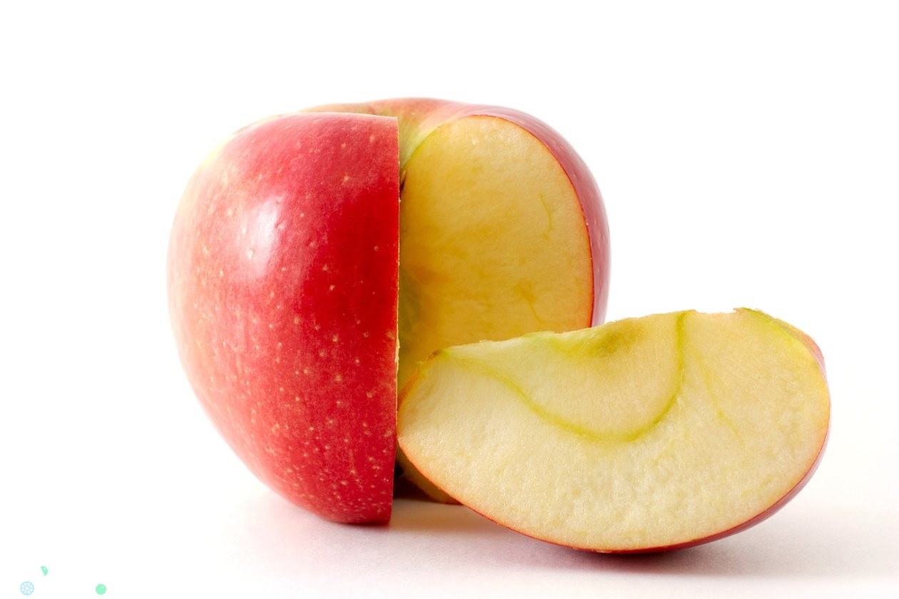 Две трети яблока. Четверть яблока. Долька яблока. Четвертинка яблока. Яблоко разрезанное на дольки.