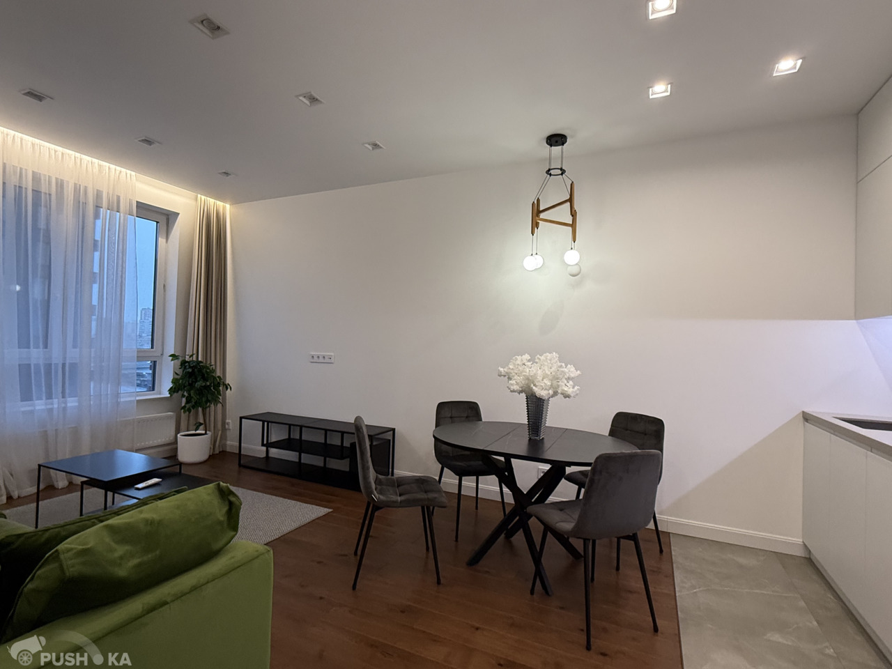 Сдаётся 3-комнатная квартира 60.0 кв.м. этаж 12/25 за 160 000 руб 