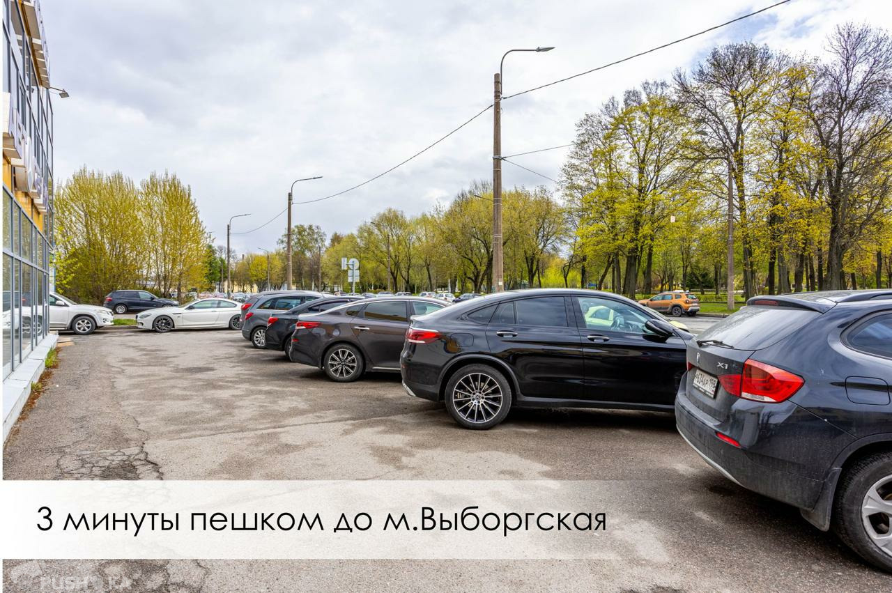 Продаётся   522.7 кв.м.  за 9 950 000 руб 
