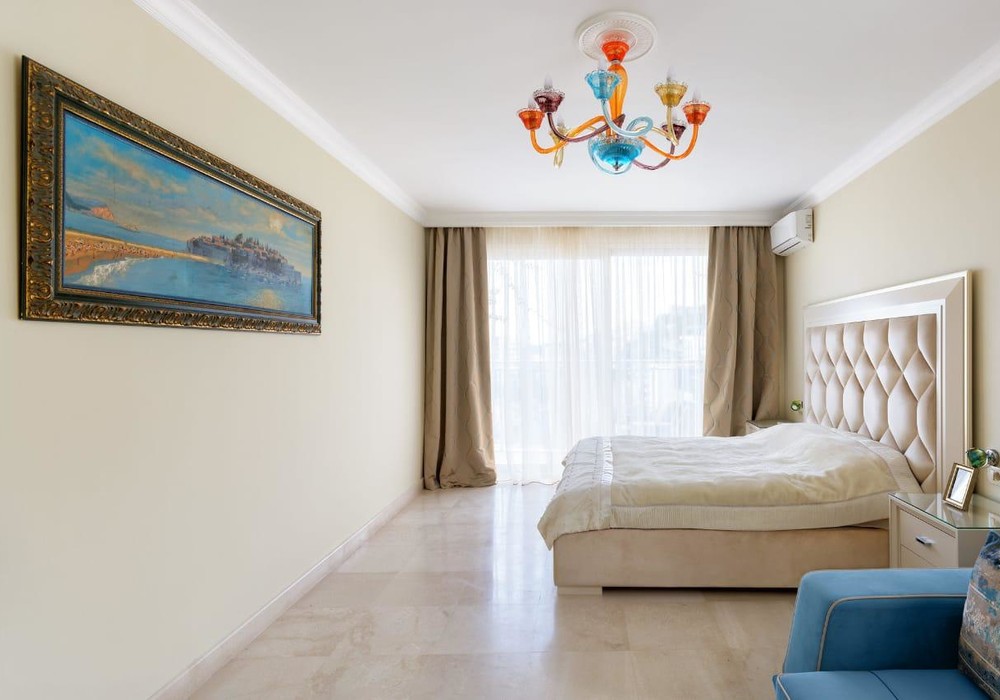 Продаётся 2-комнатная квартира 138.0 кв.м.  за 1 050 000 EUR 