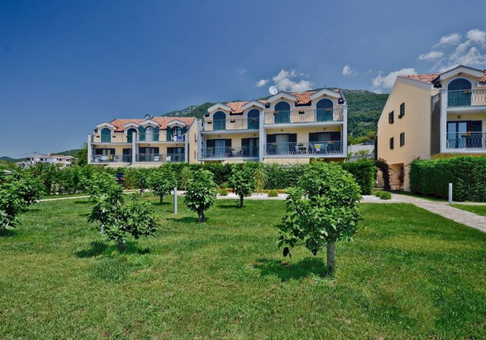 Купить трёхкомнатную дом Черногория, Тиват - Foreign real estate service PUSH-KA, объявление №195974