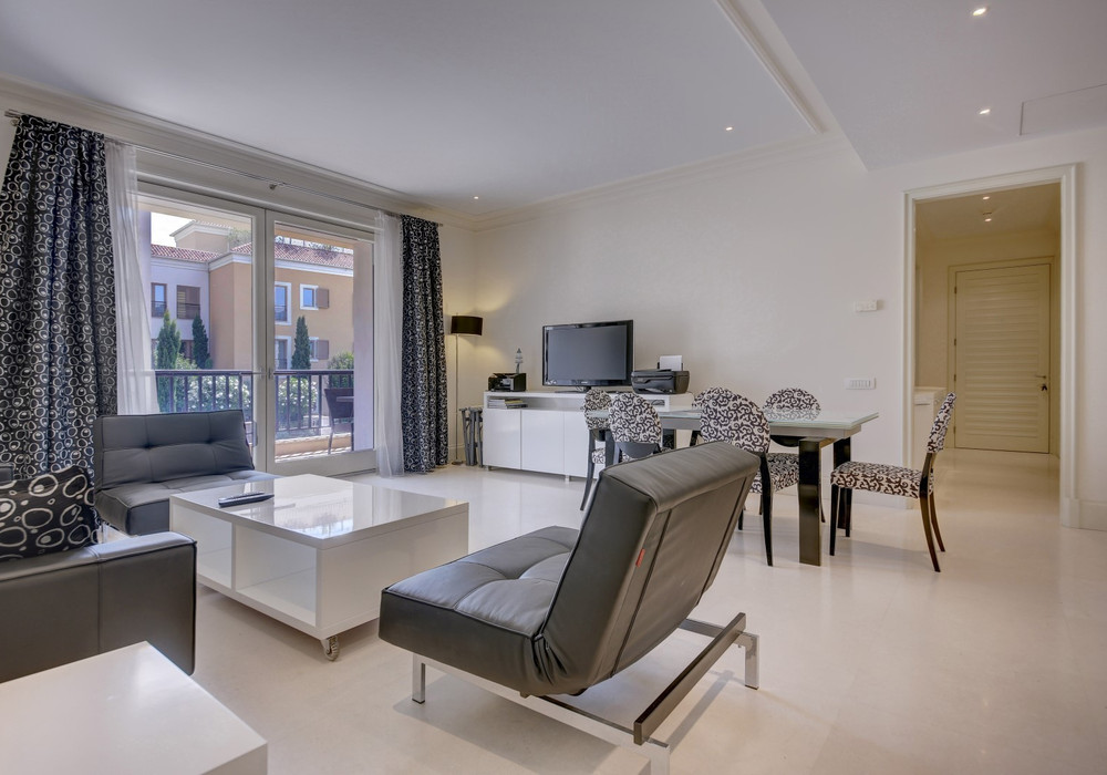 Продаётся 2-комнатная квартира 121.0 кв.м.  за 745 000 EUR 