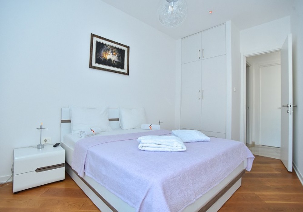 Сдаётся 2-комнатная квартира 127.0 кв.м.  за 90 EUR 