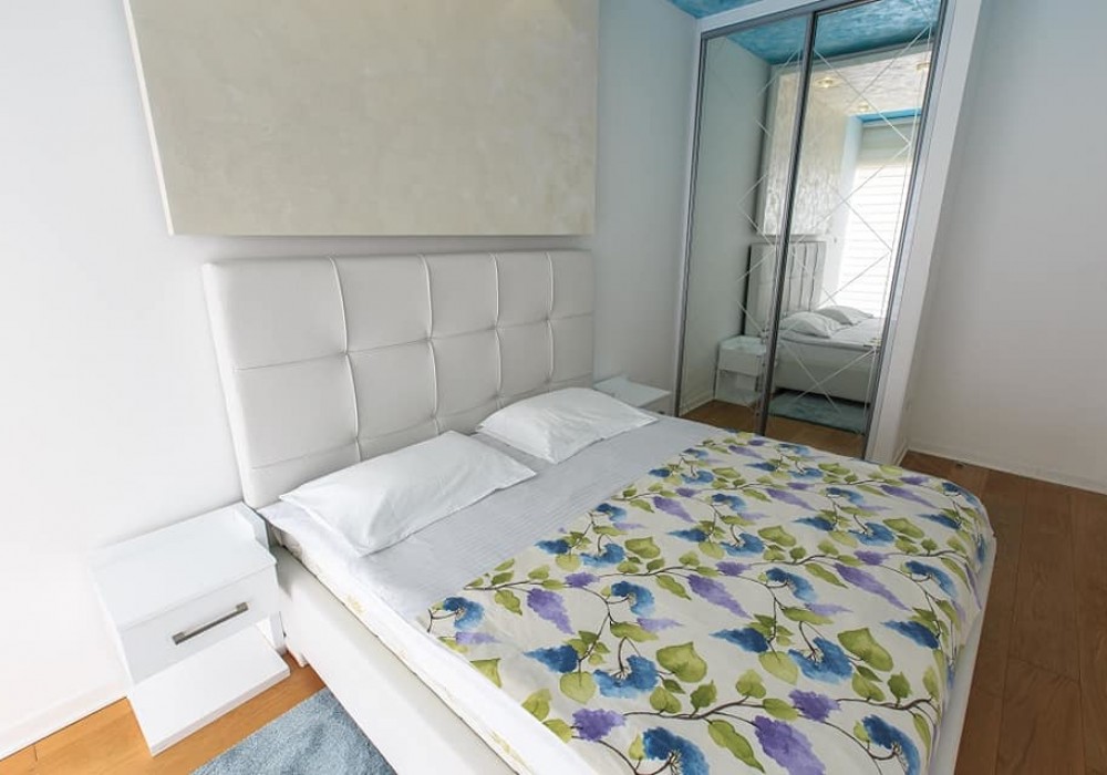 Сдаётся 2-комнатная квартира 108.0 кв.м.  за 1 350 EUR 