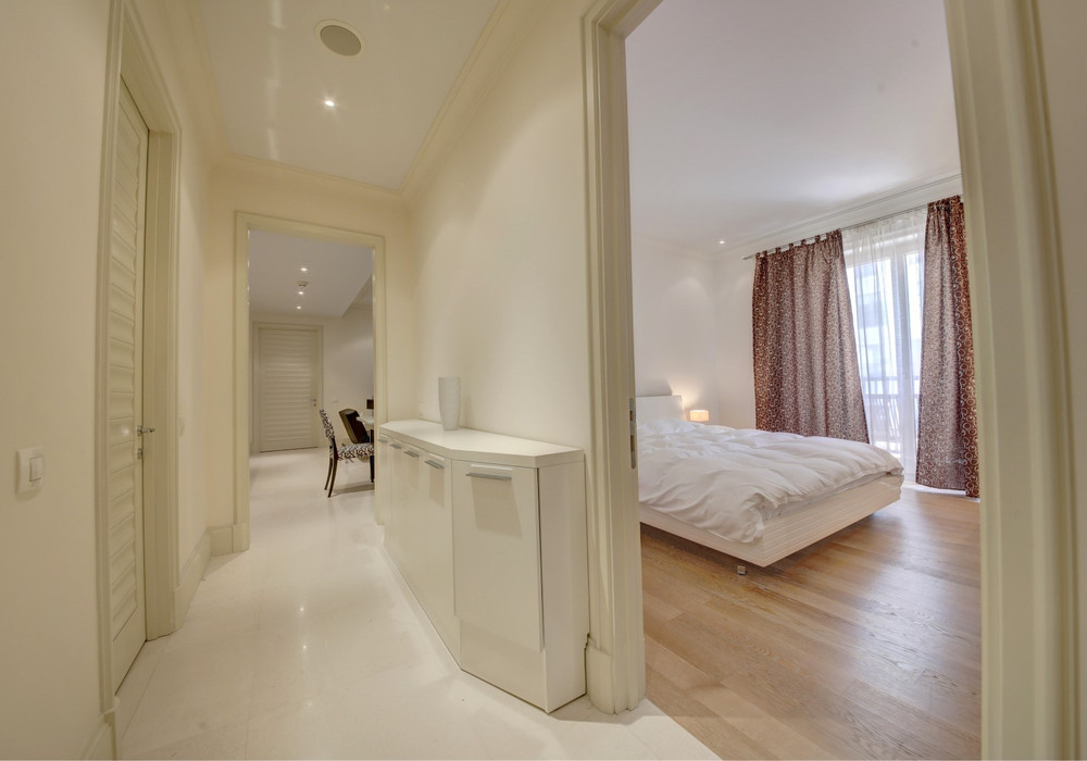 Продаётся 2-комнатная квартира 121.0 кв.м.  за 745 000 EUR 