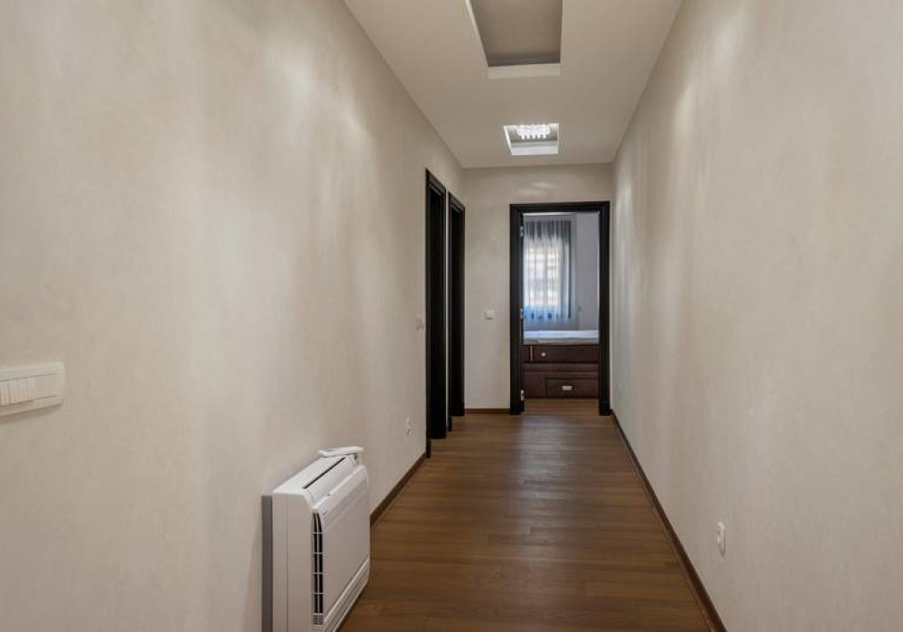 Продаётся 3-комнатная квартира 396.0 кв.м.  за 850 000 EUR 
