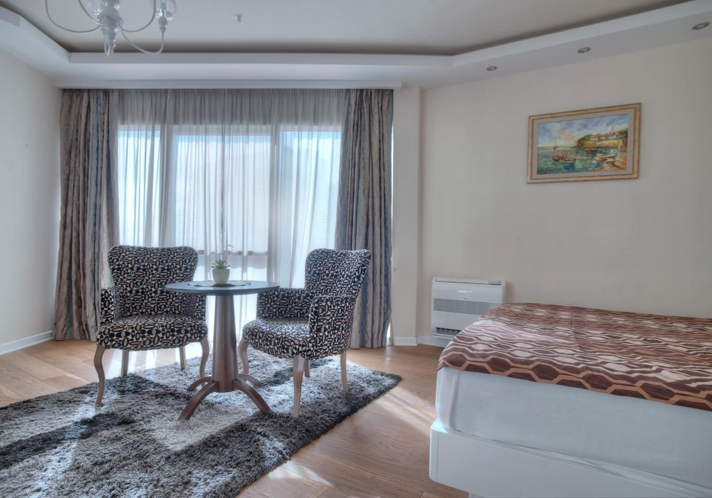 Продаётся 3-комнатная квартира 181.0 кв.м.  за 650 000 EUR 